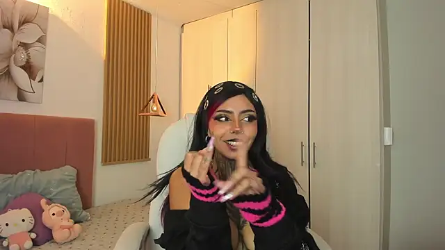 Snapshot of KoraRousee chatting on October 28, 2025, 1:47 pm KoraRousee online show from October 28, 2025, 1:47 pm