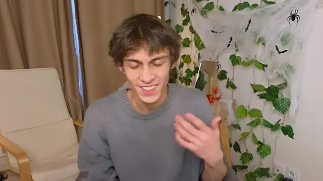 va1ora online show from October 30, 2025, 12:28 pm