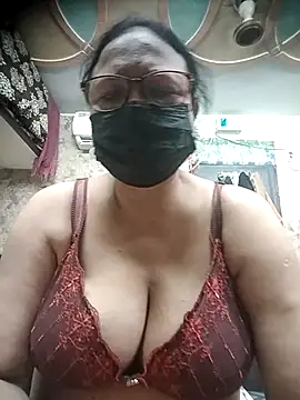 Snapshot of thehotlady chatting on October 3, 2025, 5:43 pm thehotlady online show from October 3, 2025, 5:43 pm