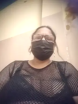 Snapshot of thehotlady chatting on June 23, 2026, 4:10 am thehotlady online show from June 23, 2026, 4:10 am