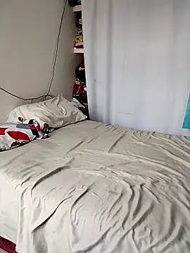 LaraCaliente online show from October 25, 2025, 12:45 pm