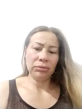 LaraCaliente online show from November 25, 2025, 2:11 am