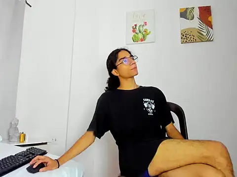 EthanBlackwoodd online show from October 7, 2025, 7:44 pm