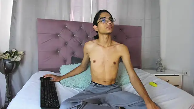 EthanBlackwoodd online show from October 16, 2025, 7:59 pm