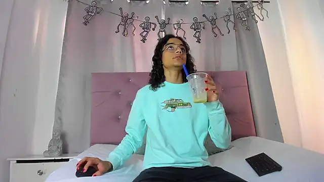 EthanBlackwoodd online show from November 9, 2025, 7:56 pm