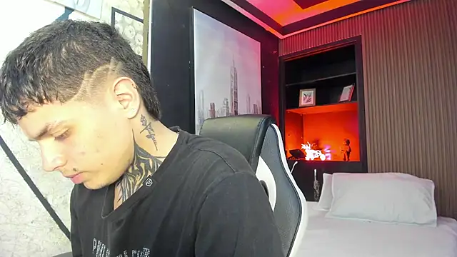 Snapshot of Declan-Fox chatting on September 28, 2025, 3:56 am Declan-Fox online show from September 28, 2025, 3:56 am