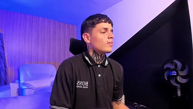 Snapshot of Declan-Fox chatting on October 2, 2025, 3:57 am Declan-Fox online show from October 2, 2025, 3:57 am