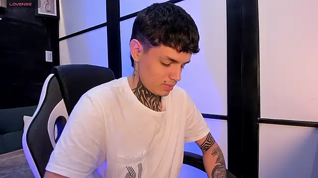 Snapshot of Declan-Fox chatting on October 4, 2025, 1:20 pm Declan-Fox online show from October 4, 2025, 1:20 pm