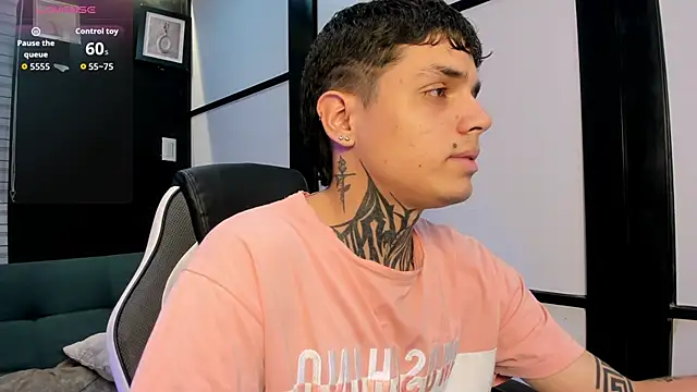 Snapshot of Declan-Fox chatting on October 8, 2025, 12:14 pm Declan-Fox online show from October 8, 2025, 12:14 pm