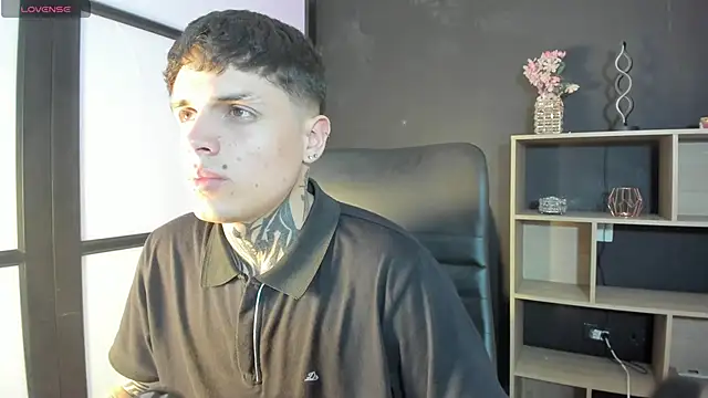 Snapshot of Declan-Fox chatting on October 16, 2025, 5:19 am Declan-Fox online show from October 16, 2025, 5:19 am