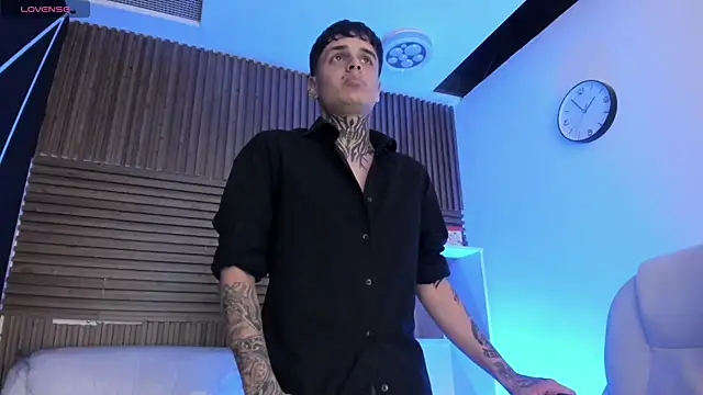 Snapshot of Declan-Fox chatting on October 17, 2025, 12:01 am Declan-Fox online show from October 17, 2025, 12:01 am