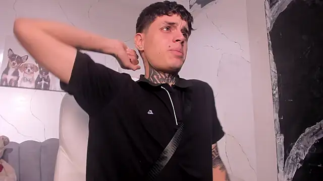 Snapshot of Declan-Fox chatting on November 3, 2025, 4:36 am Declan-Fox online show from November 3, 2025, 4:36 am