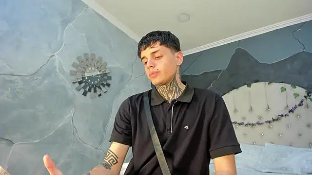 Snapshot of Declan-Fox chatting on November 5, 2025, 12:54 am Declan-Fox online show from November 5, 2025, 12:54 am