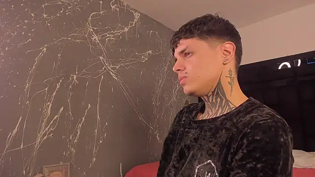 Snapshot of Declan-Fox chatting on November 7, 2025, 4:01 am Declan-Fox online show from November 7, 2025, 4:01 am