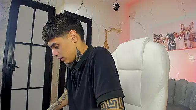 Snapshot of Declan-Fox chatting on November 9, 2025, 4:11 am Declan-Fox online show from November 9, 2025, 4:11 am