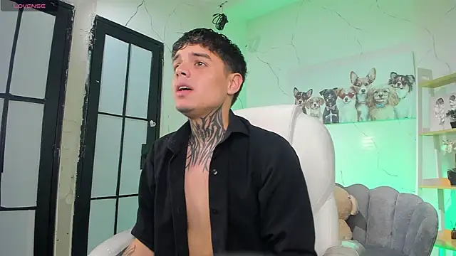 Snapshot of Declan-Fox chatting on November 10, 2025, 5:39 am Declan-Fox online show from November 10, 2025, 5:39 am