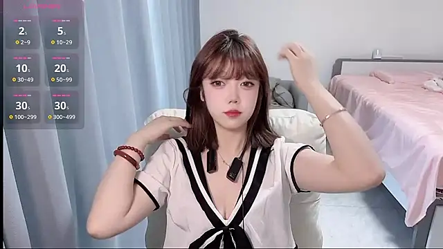 Snapshot of Lucky_Cici chatting on October 11, 2025, 11:25 pm Lucky Cici online show from October 11, 2025, 11:25 pm