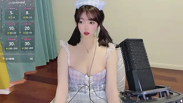 Snapshot of Lucky_Cici chatting on December 21, 2025, 12:18 am Lucky Cici online show from December 21, 2025, 12:18 am