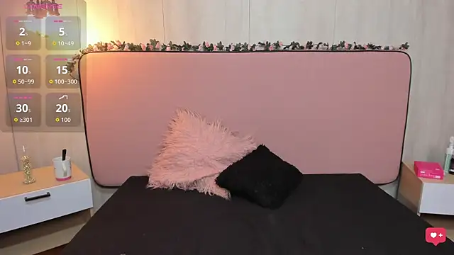 Snapshot of VivianSantana1 chatting on September 22, 2025, 11:56 am VivianSantana1 online show from September 22, 2025, 11:56 am