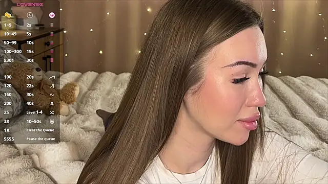 Amelia Ray  online show from April 21, 2026, 10:10 am