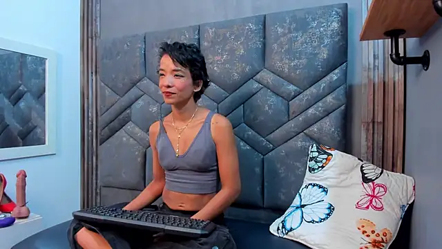 Snapshot of MARTINA_RIOS chatting on September 16, 2025, 2:07 pm MARTINA RIOS online show from September 16, 2025, 2:07 pm