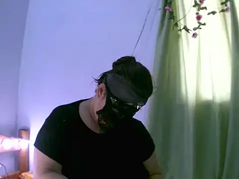 Isis 81 online show from September 17, 2025, 5:03 pm