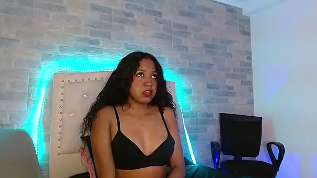 oliviarichard  online show from November 6, 2025, 8:10 pm