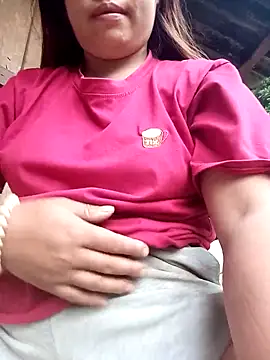 Luyen004 online show from April 16, 2026, 11:40 pm