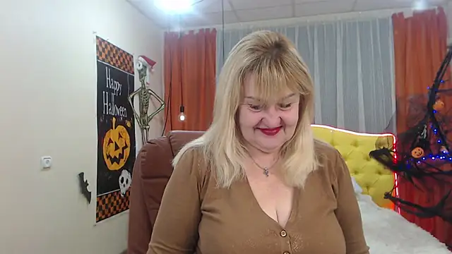 Snapshot of EmmaEllison chatting on November 2, 2025, 7:22 am EmmaEllison online show from November 2, 2025, 7:22 am