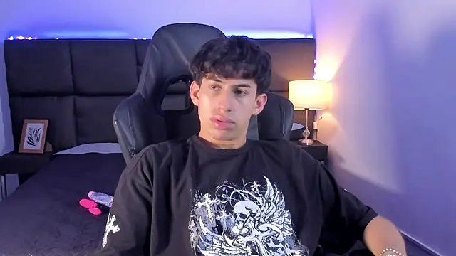 Snapshot of Aaron_Spencer13 chatting on October 1, 2025, 6:36 pm Aaron Spencer13 online show from October 1, 2025, 6:36 pm