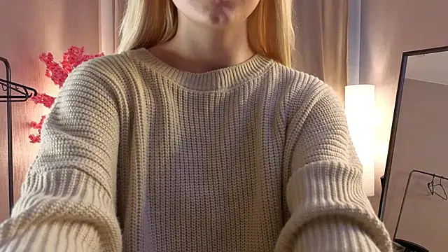 Snapshot of Flirty_lee chatting on October 10, 2025, 2:05 pm Flirty lee online show from October 10, 2025, 2:05 pm