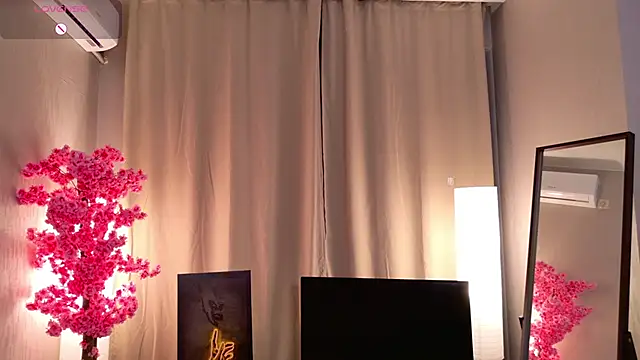 Snapshot of Flirty_lee chatting on November 11, 2025, 2:06 pm Flirty lee online show from November 11, 2025, 2:06 pm