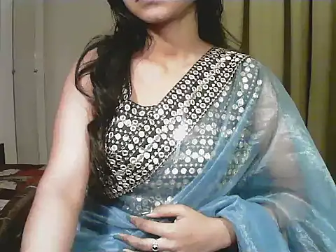 short girl  online show from January 10, 2026, 4:42 pm