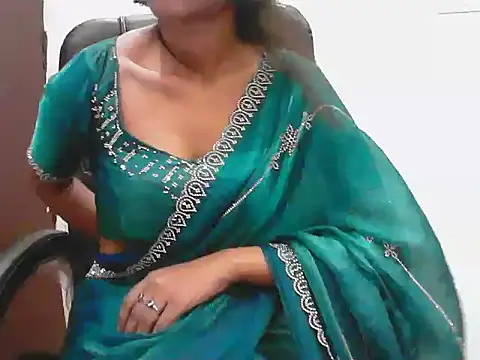 Snapshot of short_girl_ chatting on June 1, 2026, 5:03 pm short girl online show from June 1, 2026, 5:03 pm