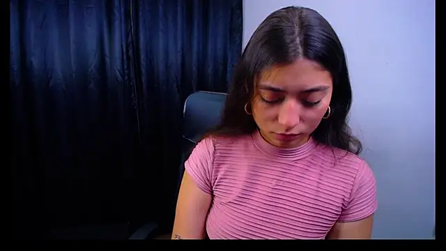 Snapshot of Lizzie_Collin chatting on October 25, 2025, 2:24 pm Lizzie Collin online show from October 25, 2025, 2:24 pm