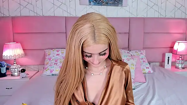 ChloeLaurentt online show from May 17, 2026, 12:23 pm