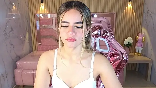 lilith4 s online show from November 17, 2025, 8:25 pm