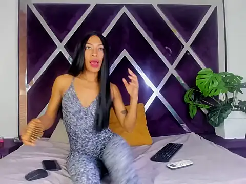 angelkyraasm online show from November 17, 2025, 12:55 pm