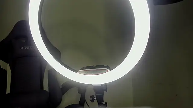 angelkyraasm online show from March 16, 2026, 12:42 pm