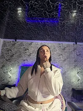 Snapshot of Isabella-Teen chatting on February 8, 2026, 1:20 am Isabella-Teen online show from February 8, 2026, 1:20 am