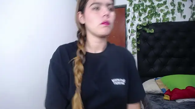 isabel 09 online show from October 10, 2025, 2:54 am