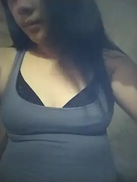 Snapshot of sweet_bella16 chatting on October 10, 2025, 8:24 am sweet bella16 online show from October 10, 2025, 8:24 am