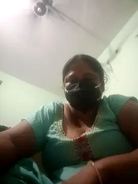 Mmm143 online show from September 29, 2025, 8:24 pm