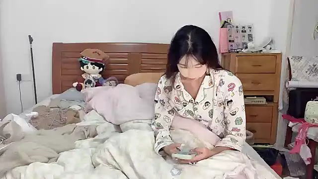 Snapshot of Akong11 chatting on October 5, 2025, 9:56 pm Akong11 online show from October 5, 2025, 9:56 pm