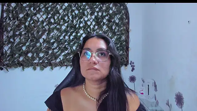 Luna021 1 online show from October 18, 2025, 7:47 pm