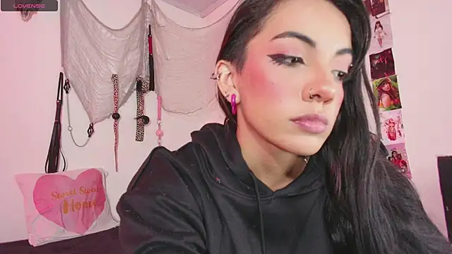 agathaaiko6 online show from December 3, 2025, 12:51 am