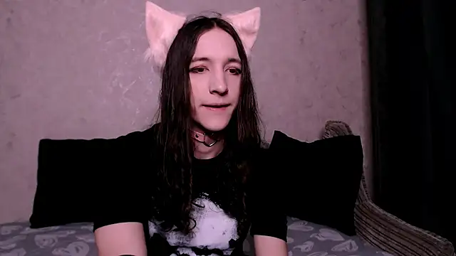 SilverMuse  online show from October 27, 2025, 2:15 am