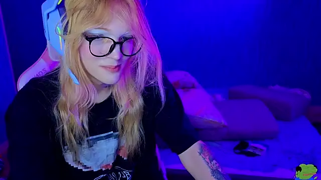 Snapshot of bekvafluttershy chatting on November 21, 2025, 1:37 am bekvafluttershy online show from November 21, 2025, 1:37 am