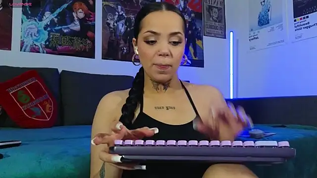 Snapshot of KiraQuinn1 chatting on October 15, 2025, 3:01 pm KiraQuinn1 online show from October 15, 2025, 3:01 pm
