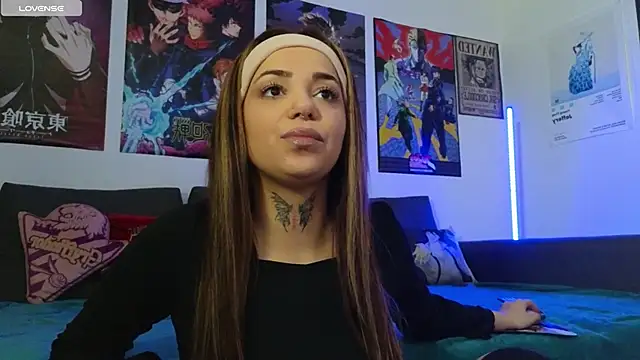 Snapshot of KiraQuinn1 chatting on November 5, 2025, 4:29 pm KiraQuinn1 online show from November 5, 2025, 4:29 pm